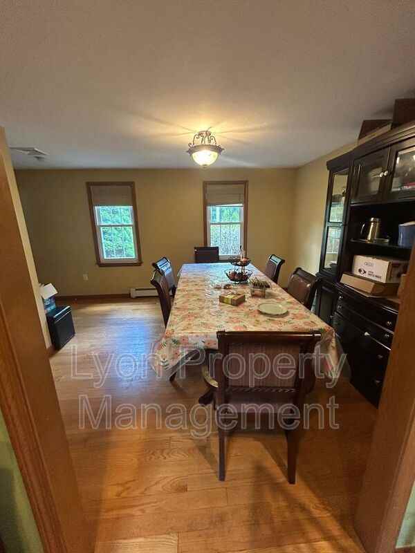 212 Tiffany St - Photo 5 of 37
