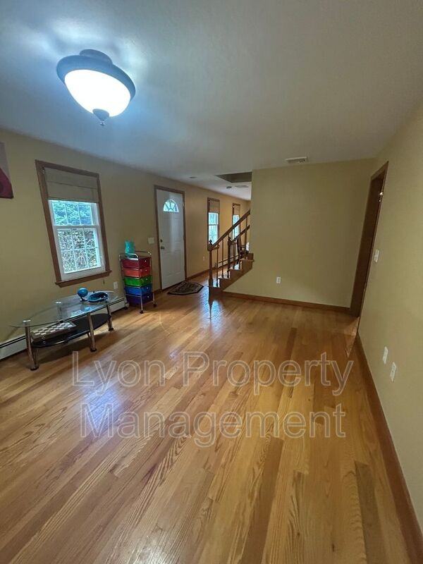 212 Tiffany St - Photo 7 of 37