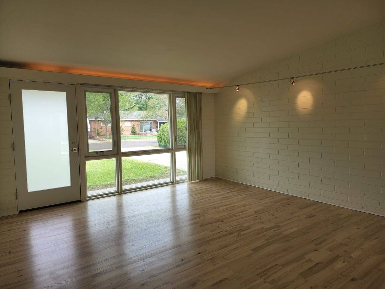 5534 N 19th St #NA - Photo 7 of 17