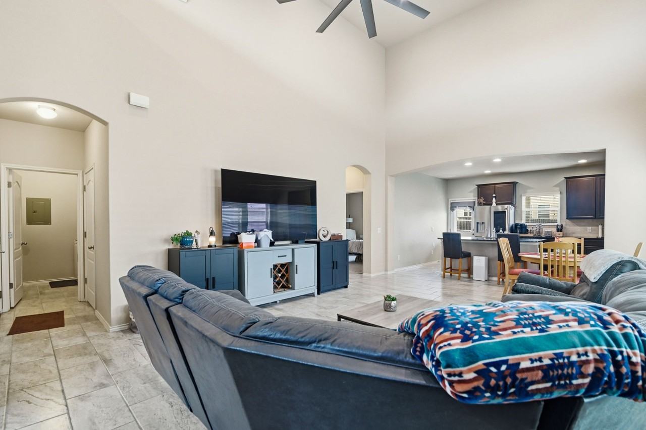 8318 Prickly Oak - Photo 7 of 31