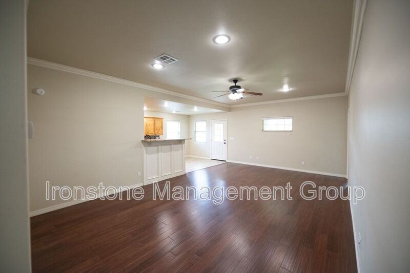120 W Dogwood St - Photo 4 of 23