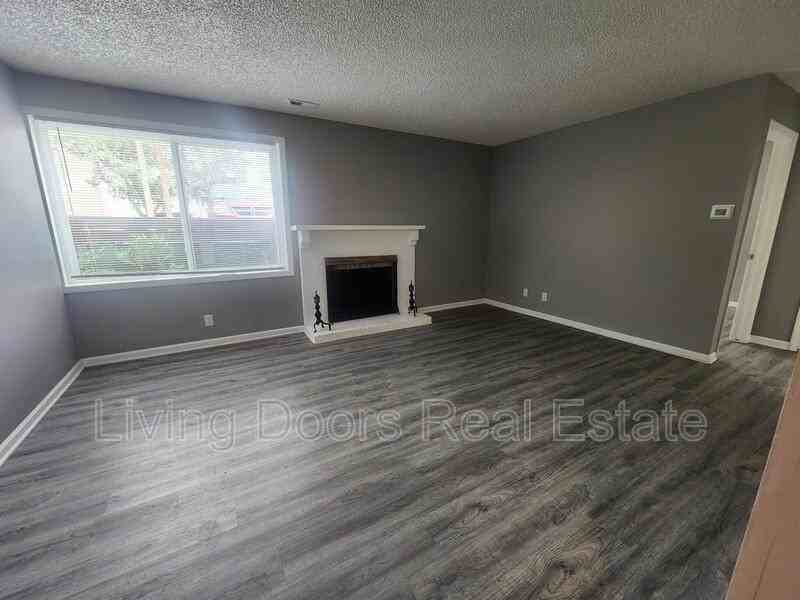 660 S 20th St - Photo 5 of 10