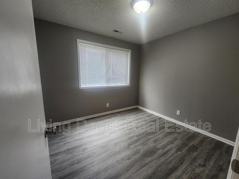 660 S 20th St - Photo 7 of 10