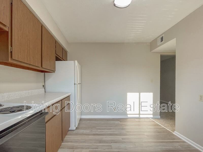 4715 Gladstone St - Photo 3 of 15