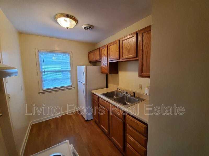 323 S 47th St - Photo 2 of 12