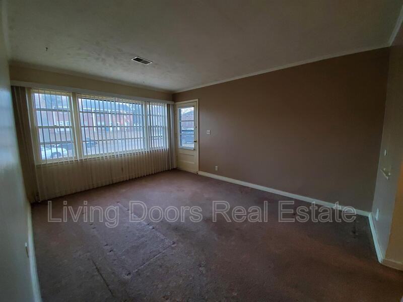 323 S 47th St - Photo 5 of 12
