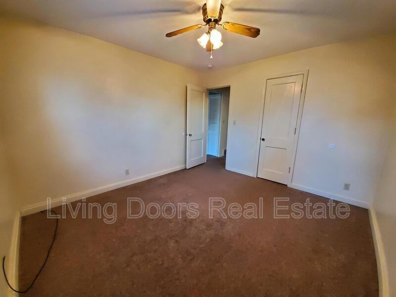 323 S 47th St - Photo 7 of 12