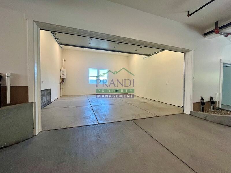 10 E Crescent Dr #A - Photo 3 of 17