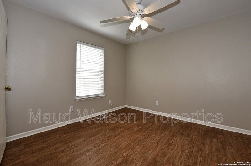 10727 N Shaenridge - Photo 4 of 20