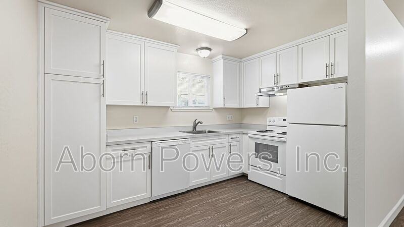 2760 Coloma St #03 - Photo 5 of 14