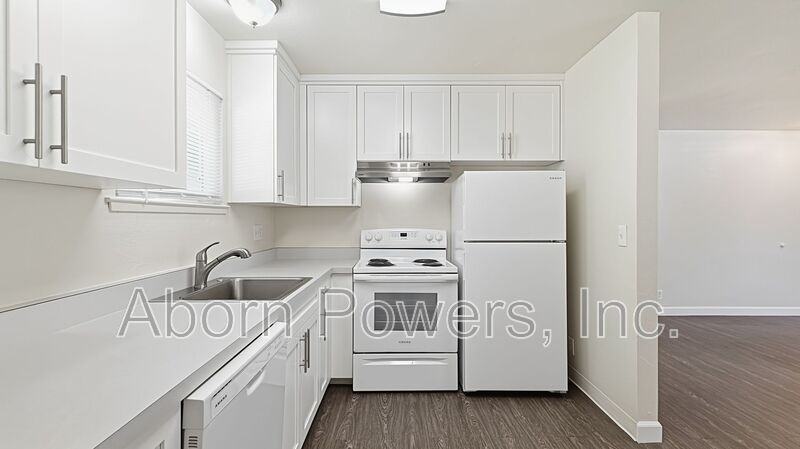 2760 Coloma St #03 - Photo 6 of 14
