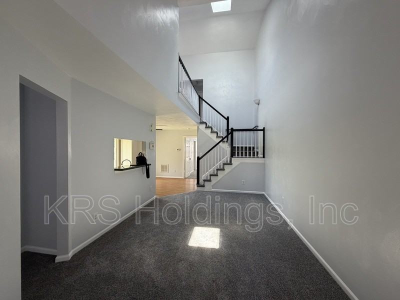 128 Majestic Dr - Photo 2 of 15
