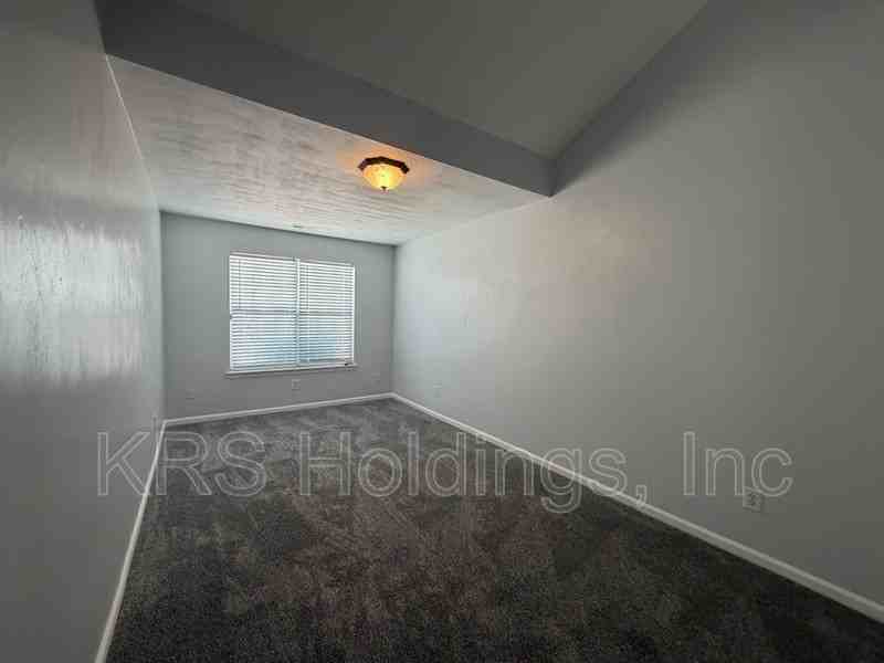 128 Majestic Dr - Photo 3 of 15