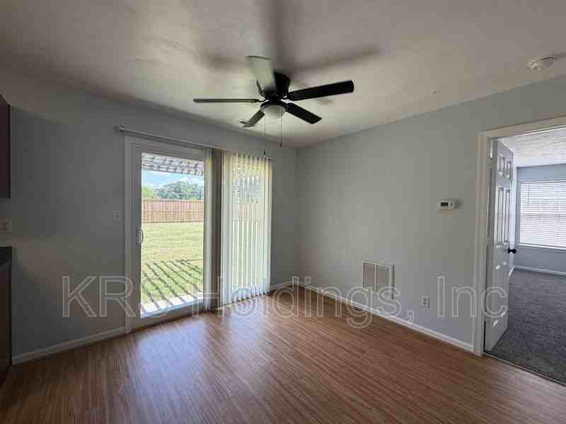 128 Majestic Dr - Photo 4 of 15