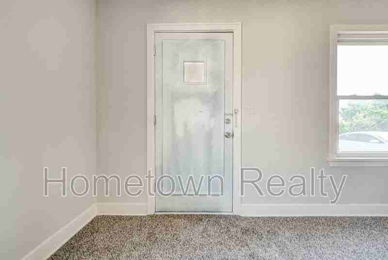 527 W Dill St - Photo 3 of 22