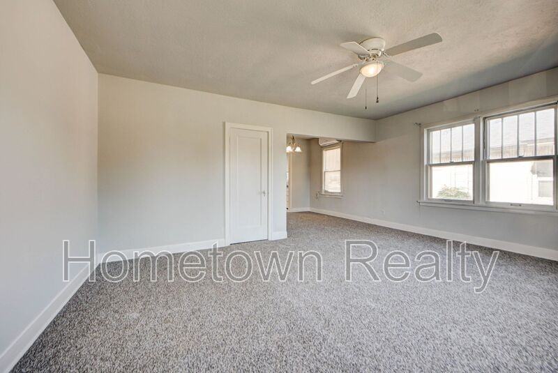 527 W Dill St - Photo 5 of 22