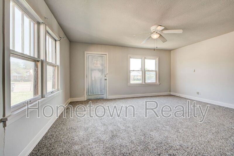 527 W Dill St - Photo 7 of 22