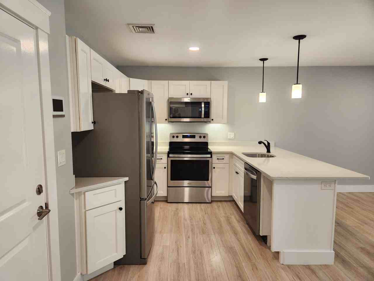 557 Varnum Avenue - Photo 5 of 46