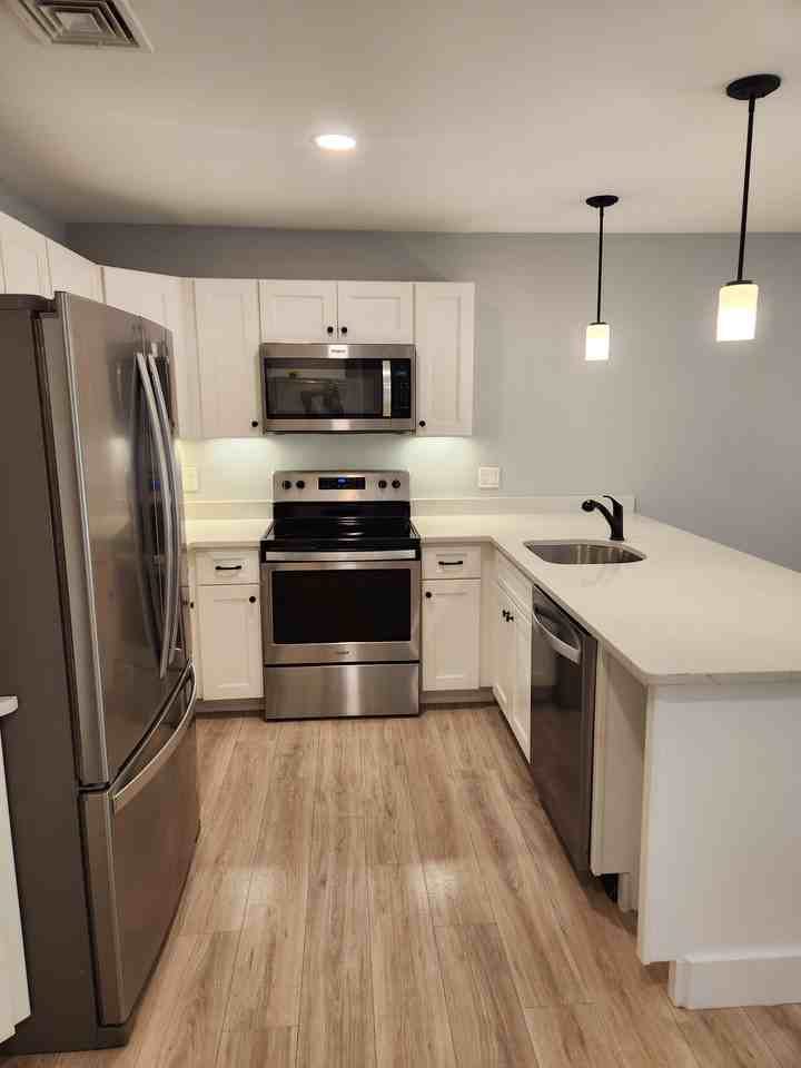 557 Varnum Avenue - Photo 6 of 46