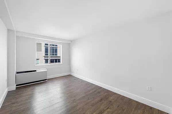 354 E 91st St #501 - Photo 4 of 9