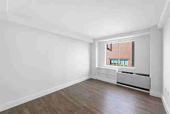354 E 91st St #501 - Photo 6 of 9