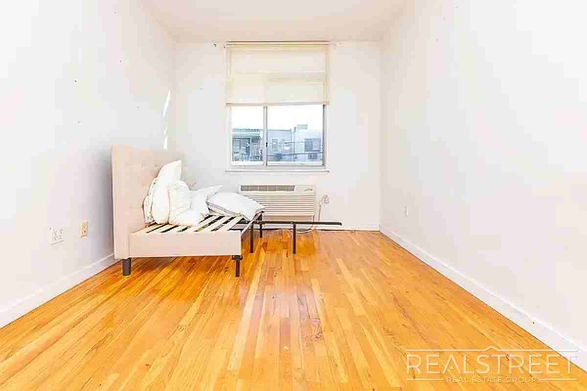 184 Noll St #2E - Photo 5 of 18