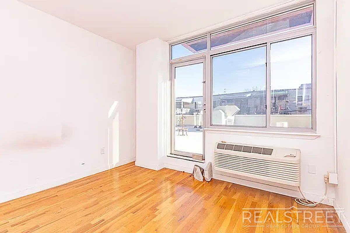 184 Noll St #2E - Photo 7 of 18