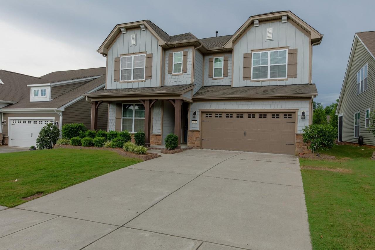 1310 Middlecrest Dr Nw - Photo 2 of 20