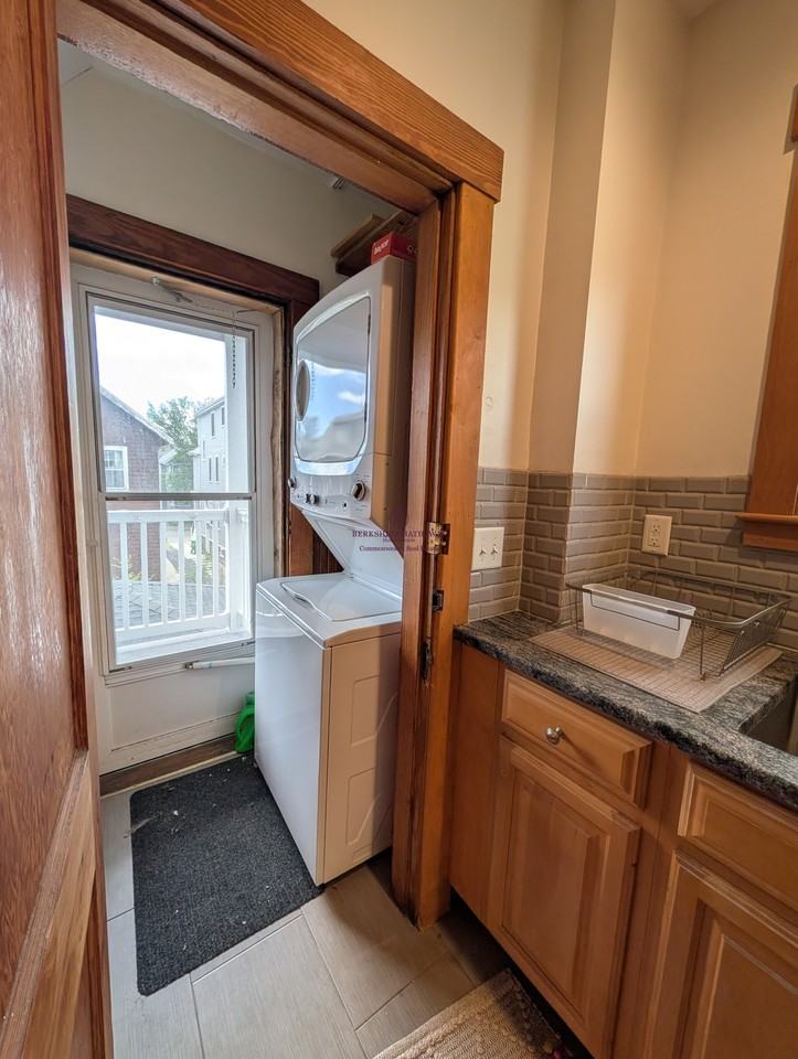 45 Emerald St - Photo 5 of 20
