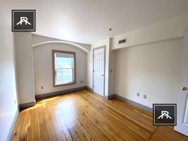 featured image of 125 Vernon St #4