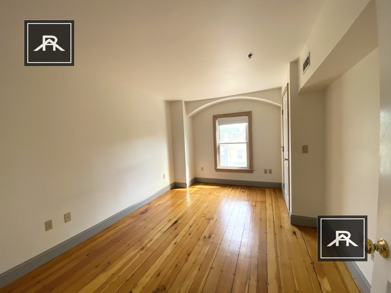 125 Vernon St #4L - Photo 2 of 11