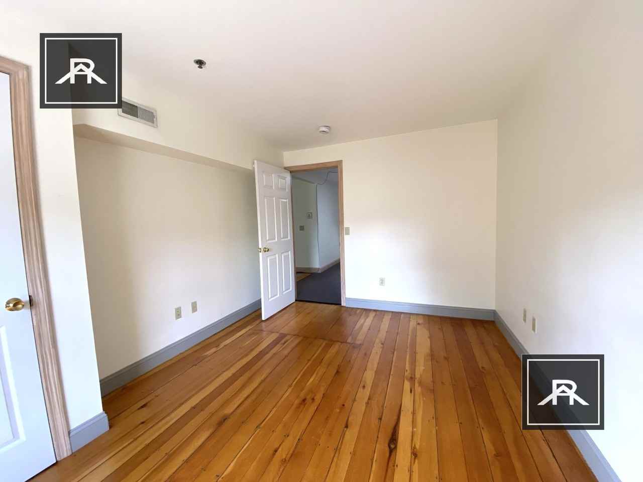 125 Vernon St #4L - Photo 3 of 11