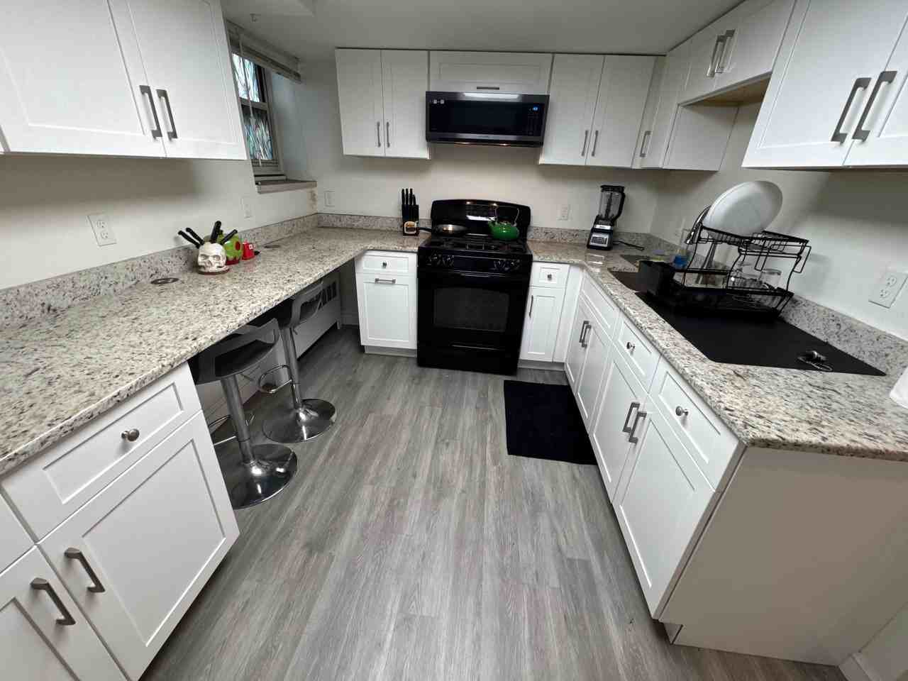 31 Dwight St #B - Photo 2 of 6