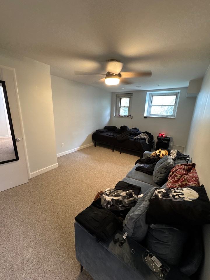 31 Dwight St #B - Photo 4 of 6