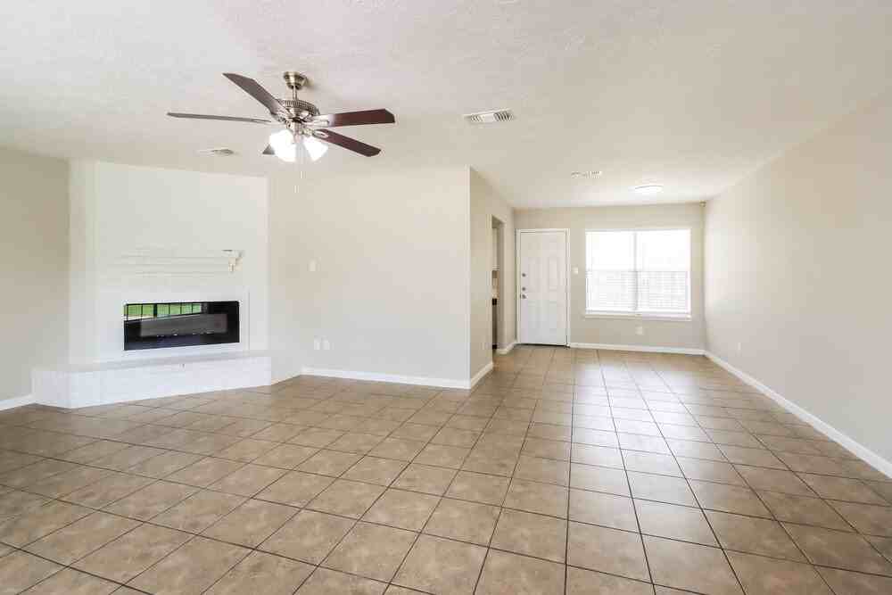 8514 Forest Point Dr - Photo 4 of 16