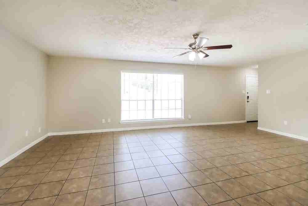 8514 Forest Point Dr - Photo 5 of 16