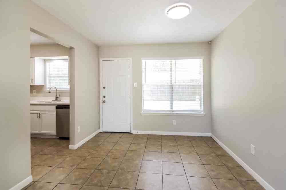 8514 Forest Point Dr - Photo 6 of 16