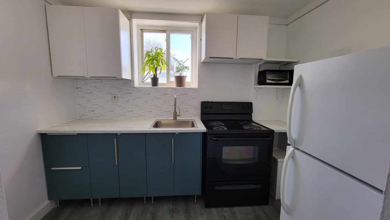 8650 Wyandotte Street East #12 - Photo 5 of 13
