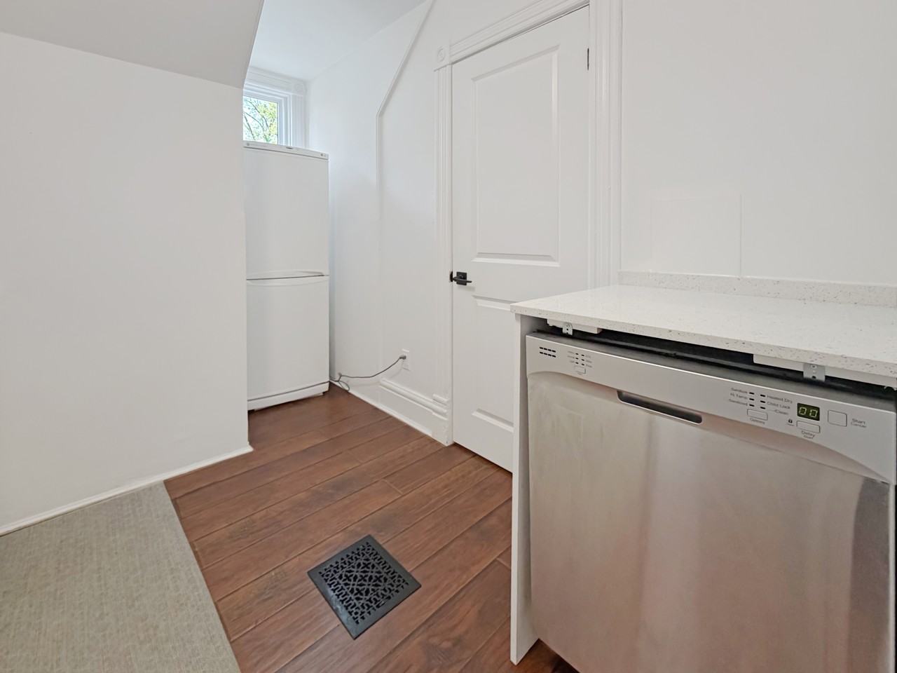318 Hyman Street - Photo 2 of 17