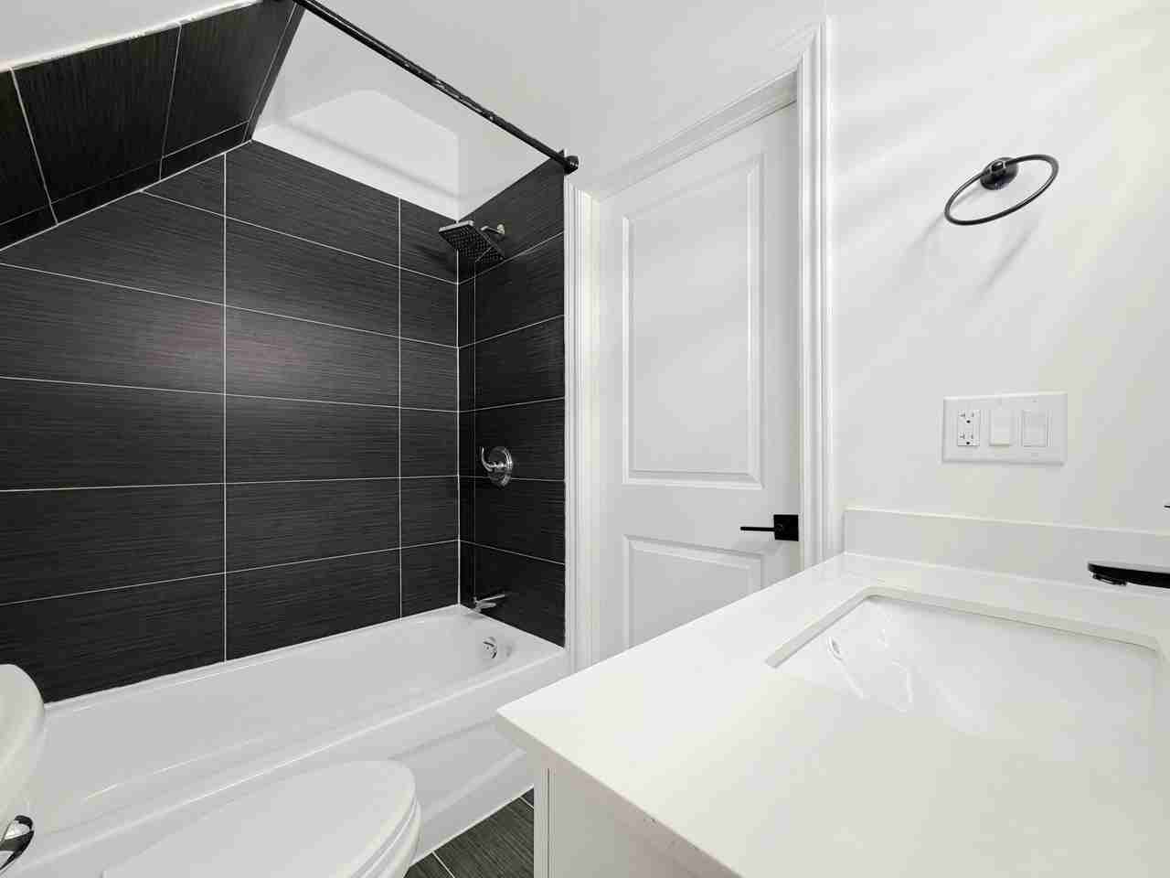 318 Hyman Street - Photo 4 of 17
