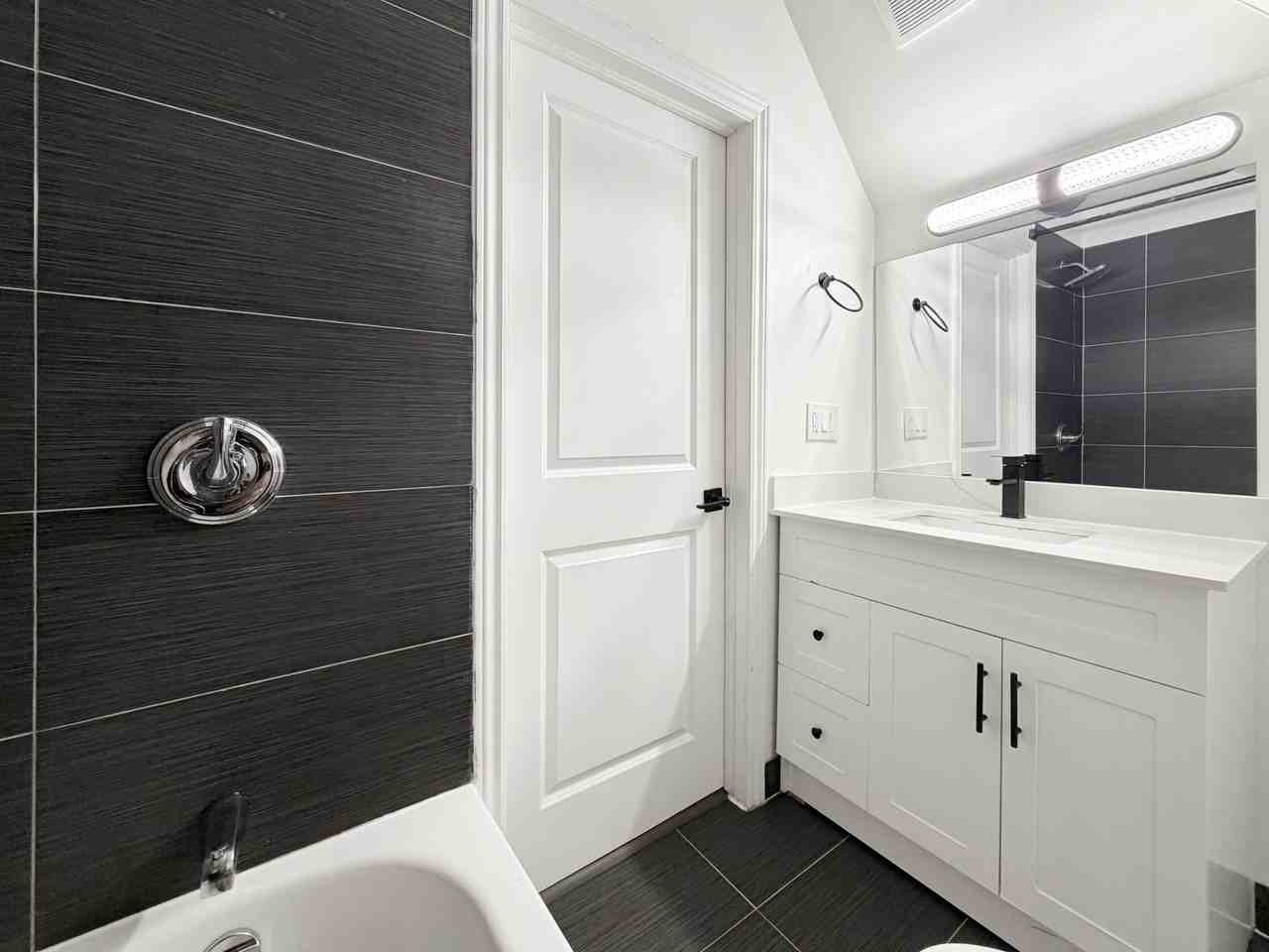318 Hyman Street - Photo 6 of 17