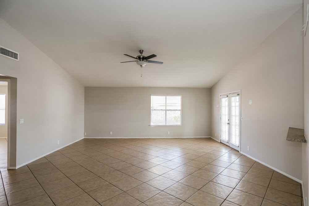 8032 W Tuckey Ln - Photo 3 of 16