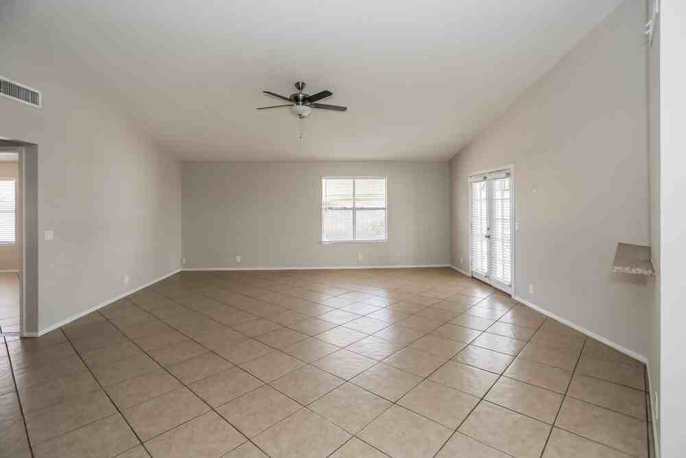 8032 W Tuckey Ln - Photo 4 of 16