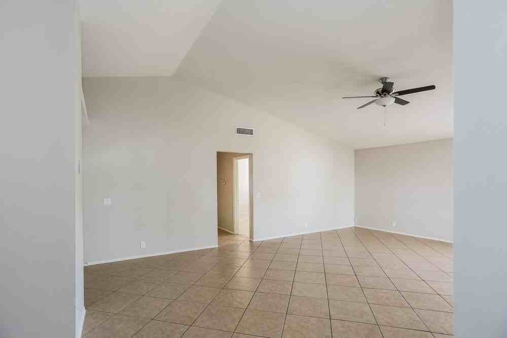 8032 W Tuckey Ln - Photo 5 of 16