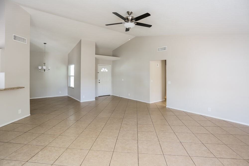 8032 W Tuckey Ln - Photo 6 of 16