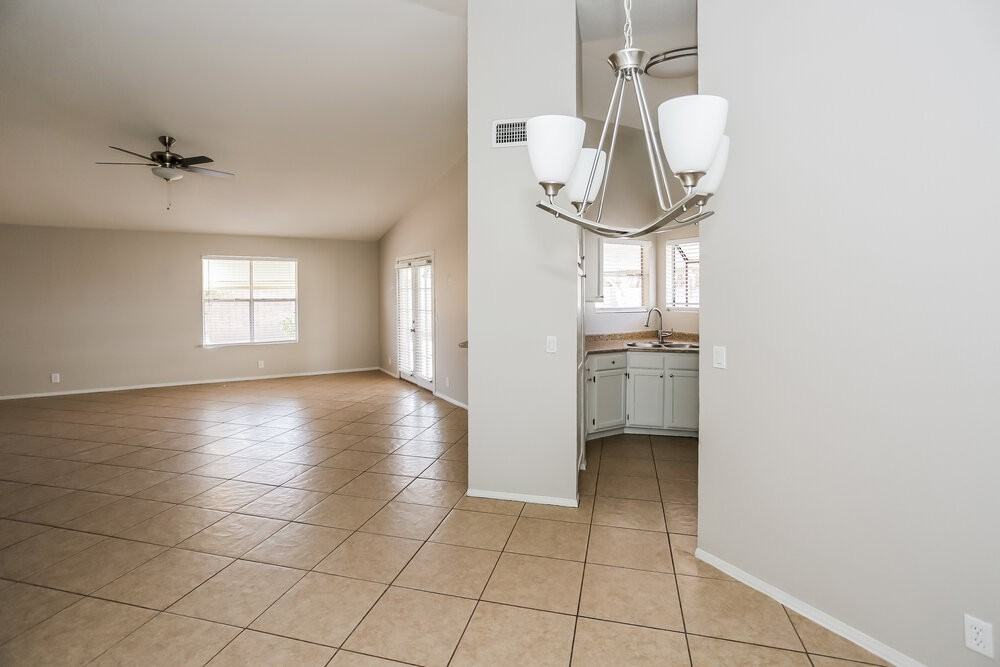 8032 W Tuckey Ln - Photo 7 of 16