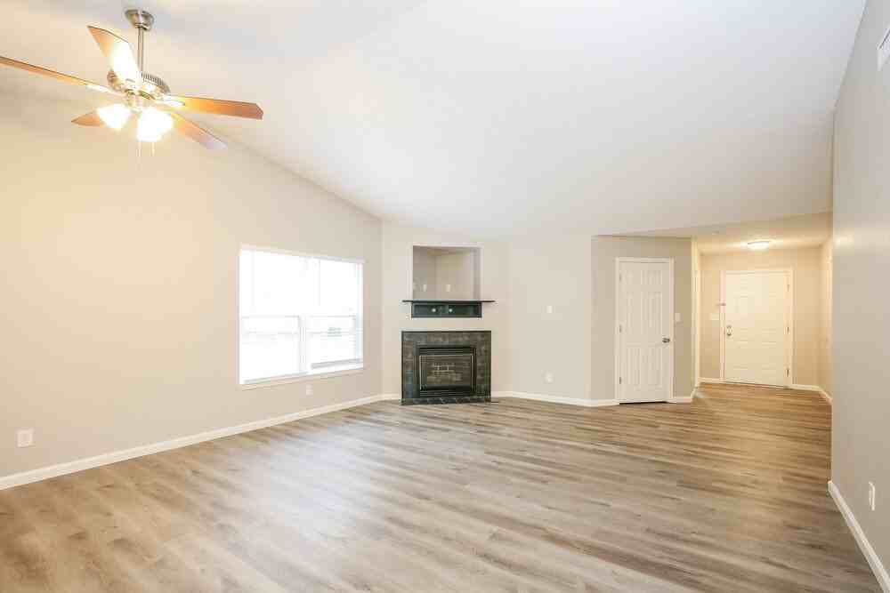 10607 Pickens Ct - Photo 4 of 16