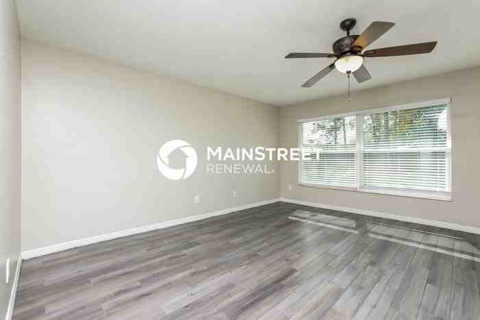 109 N Alderwood St - Photo 2 of 16