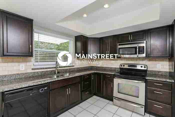 109 N Alderwood St - Photo 6 of 16