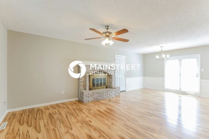 1105 Ne Ridgeview Dr - Photo 2 of 16